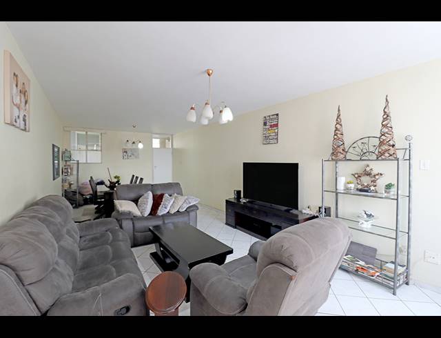 2.5 BEDROOM APARTMENT FOR SALE IN BEDFORD GARDENS